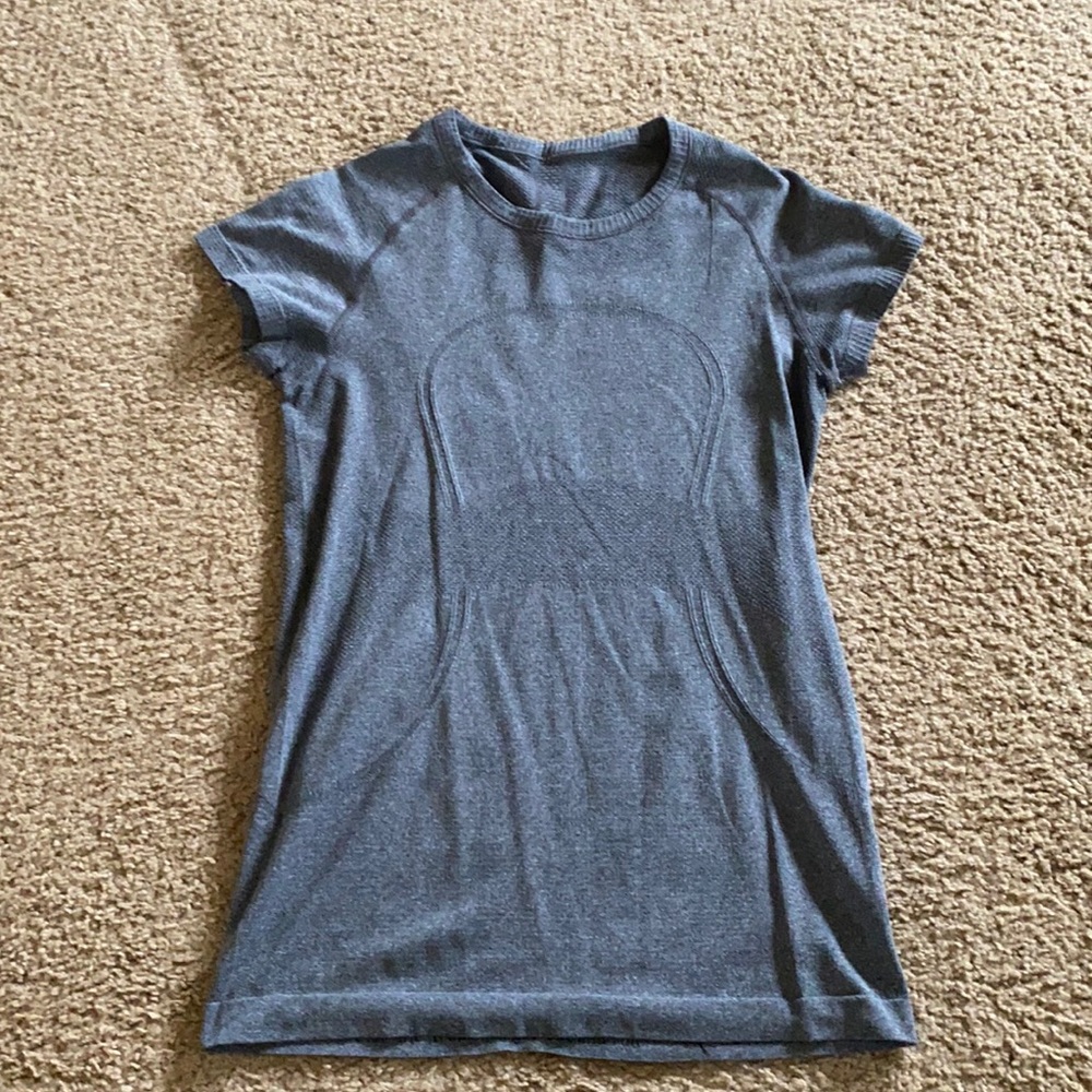 Lululemon workout shirt
